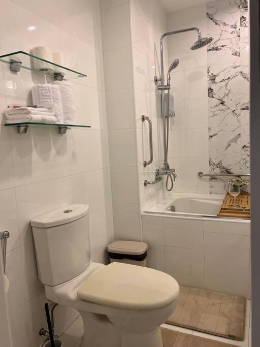 Quite Euro Luxe 3br 7 Mins Walk To High Street