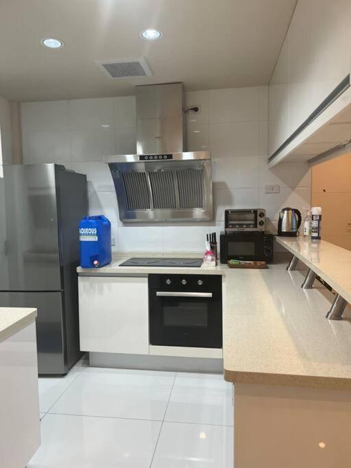 Quite Euro Luxe 3br 7 Mins Walk To High Street Manila
