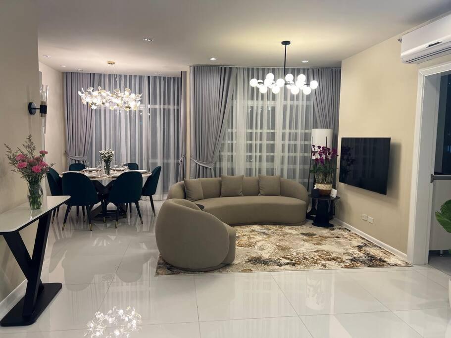Quite Euro Luxe 3br 7 Mins Walk To High Street * Manila