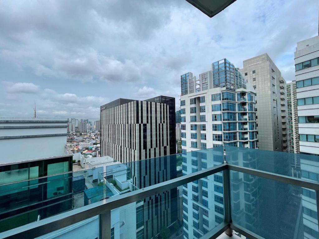 Quite Euro Luxe 3br 7 Mins Walk To High Street * Manila